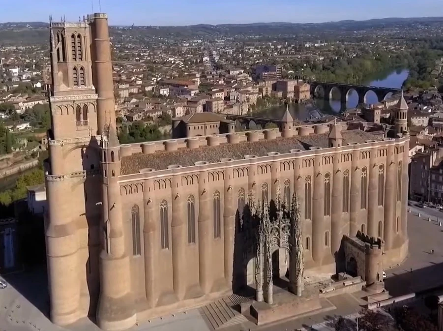 The physical Albi Cathedral and its surrounding environment.